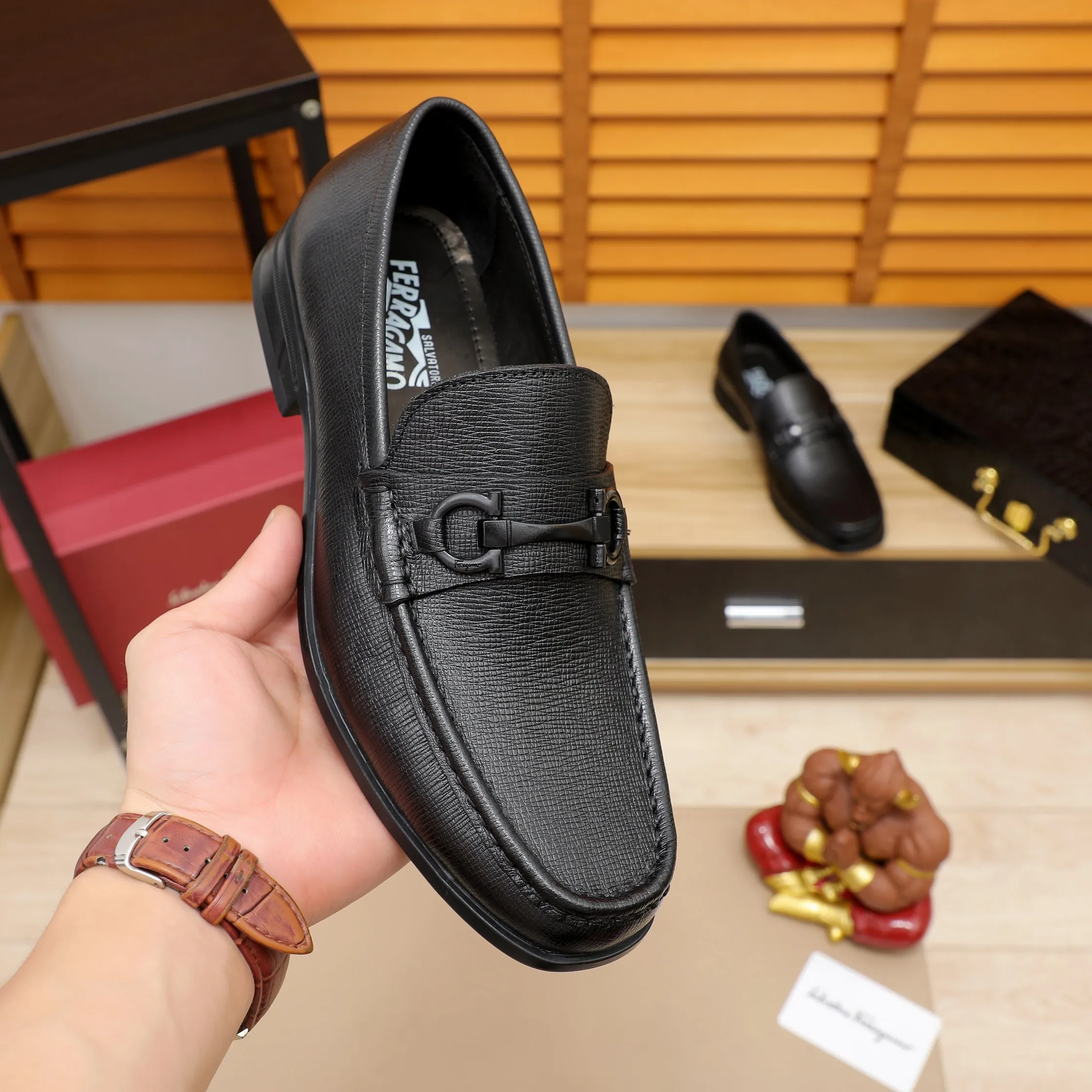 Men's shoes 💰540 🕷🕷🐂【Ferragamo】Ferragamo Popular fashion casual shoes🇨🇳Official website counter 1:1 production, original mold opening💯Good quality visible, imported high-end first-layer pebbled calfskin, water-dyed🐂leather lining🌿very clear texture, high-quality waterproof, non-slip and wear-resistant outsole🎋high quality and low price, truly handmade🍓black, coffee color, 2 colors available! Code number 38-45……